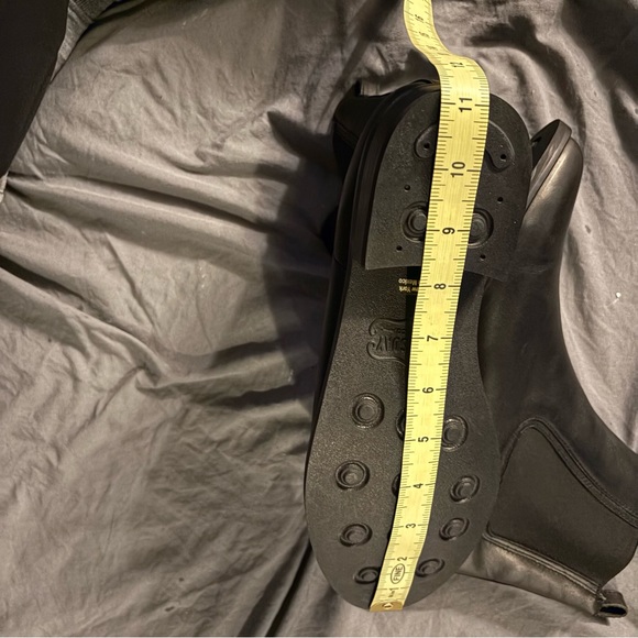 Thursday Boot Co Size 10 Duchess Chelsea Black Leather Pull On Boots EUC - Picture 12 of 12
